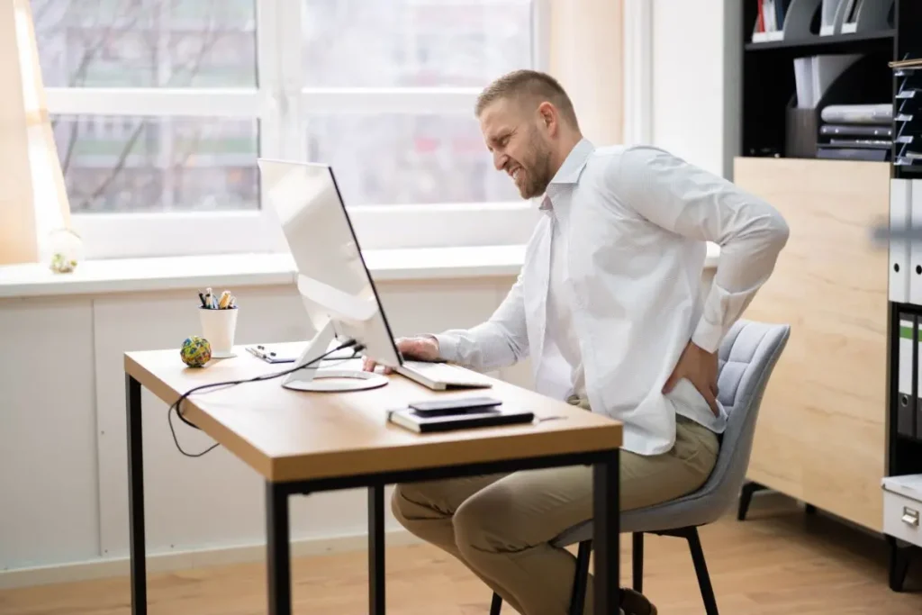 bureau assis debout tensions dos